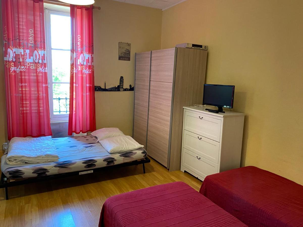 Les Studios Meubles De L'Avenue Bouloumie Vittel Bagian luar foto