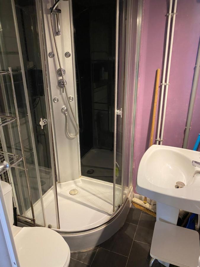 Les Studios Meubles De L'Avenue Bouloumie Vittel Bagian luar foto