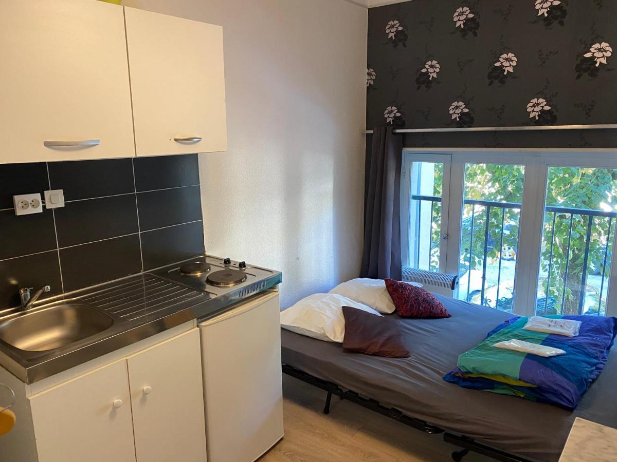 Les Studios Meubles De L'Avenue Bouloumie Vittel Bagian luar foto