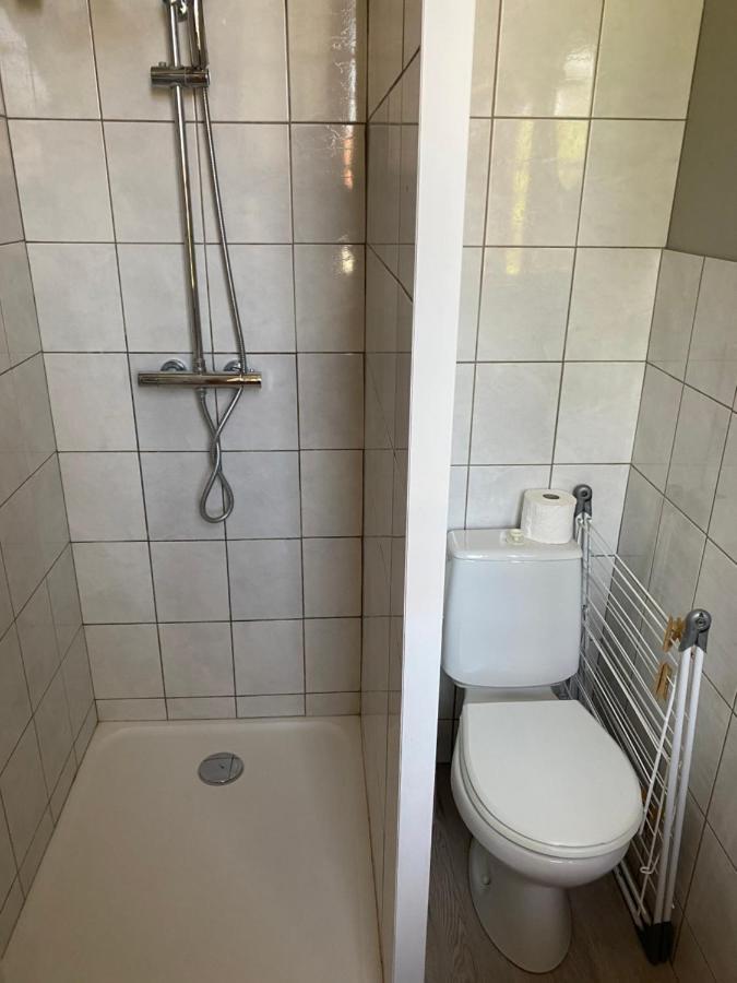 Les Studios Meubles De L'Avenue Bouloumie Vittel Bagian luar foto