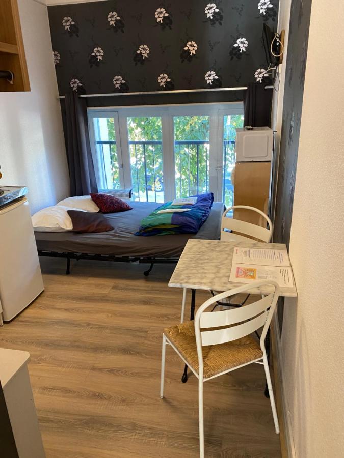 Les Studios Meubles De L'Avenue Bouloumie Vittel Bagian luar foto
